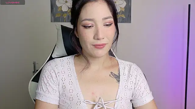 Snapshot of Eliih_01 chatting on February 12, 2026, 2:45 pm Eliih 01 online show from February 12, 2026, 2:45 pm