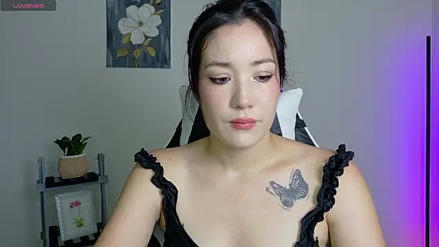 Snapshot of Eliih_01 chatting on February 26, 2026, 5:01 pm Eliih 01 online show from February 26, 2026, 5:01 pm