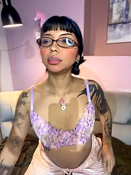 Snapshot of ZoeRaven_Pink chatting on October 5, 2025, 10:29 pm ZoeRaven Pink online show from October 5, 2025, 10:29 pm