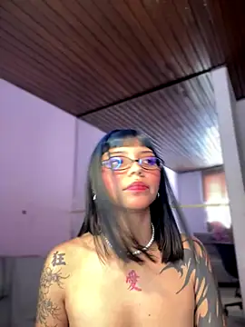 Snapshot of ZoeRaven_Pink chatting on October 17, 2025, 5:48 pm ZoeRaven Pink online show from October 17, 2025, 5:48 pm