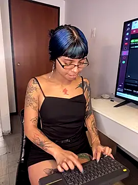 Snapshot of ZoeRaven_Pink chatting on October 20, 2025, 3:01 pm ZoeRaven Pink online show from October 20, 2025, 3:01 pm