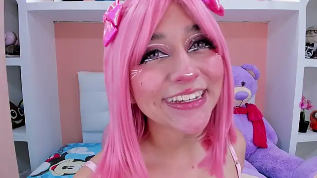 miss   chloe online show from September 16, 2025, 6:09 pm