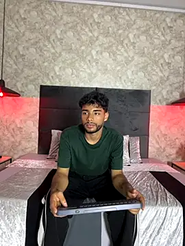 Snapshot of RaphaelDufort chatting on September 16, 2025, 12:33 am RaphaelDufort online show from September 16, 2025, 12:33 am