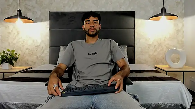 Snapshot of RaphaelDufort chatting on September 23, 2025, 11:52 pm RaphaelDufort online show from September 23, 2025, 11:52 pm