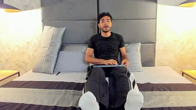 Snapshot of RaphaelDufort chatting on September 26, 2025, 11:53 pm RaphaelDufort online show from September 26, 2025, 11:53 pm