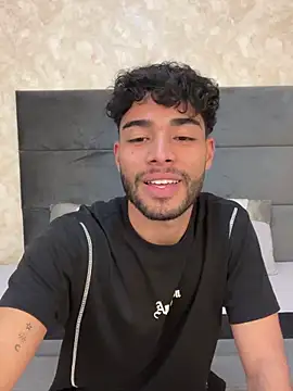 Snapshot of RaphaelDufort chatting on November 6, 2025, 12:11 am RaphaelDufort online show from November 6, 2025, 12:11 am