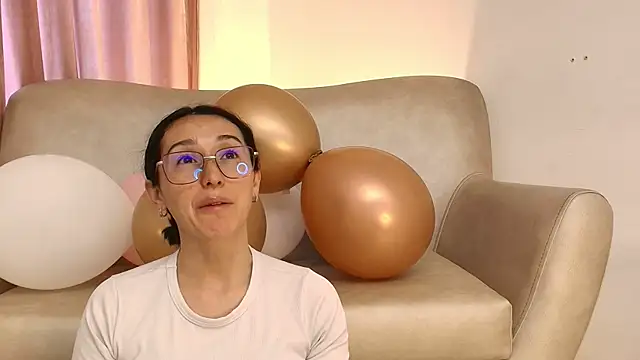 Ginevra esposito online show from April 30, 2026, 12:44 pm