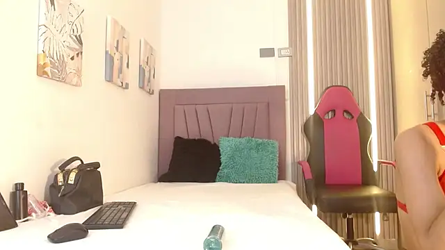 Snapshot of Ivone_Rose_ chatting on October 24, 2025, 12:34 pm Ivone Rose online show from October 24, 2025, 12:34 pm