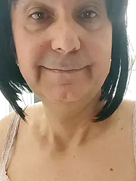 Emily de Carla online show from October 6, 2025, 6:44 am