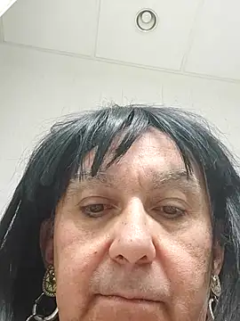 Emily de Carla online show from May 7, 2026, 6:41 am