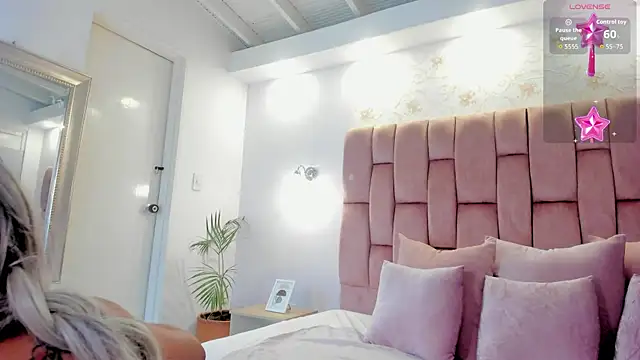 aishathornee online show from September 24, 2025, 9:51 pm