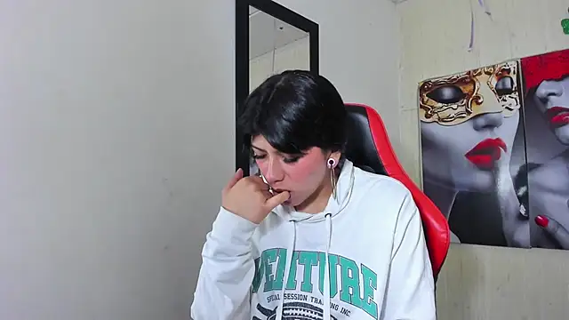 Raven Rouge  online show from September 20, 2025, 4:46 am