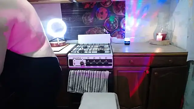 Snapshot of XHelenaX90 chatting on March 10, 2025, 4:57 pm XHelenaX90 online show from March 10, 2025, 4:57 pm