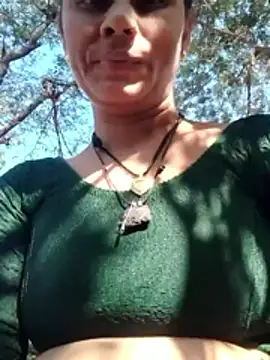 Hot-ilaiy online show from December 17, 2025, 6:41 am