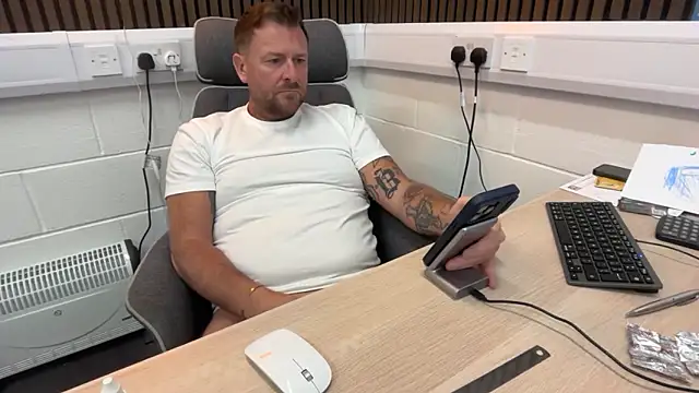 bilf1978 online show from May 7, 2026, 8:42 am
