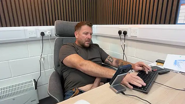 bilf1978 online show from May 11, 2026, 8:53 am