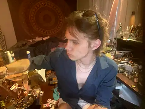 Snapshot of XanderOzzz chatting on September 24, 2025, 12:08 pm XanderOzzz online show from September 24, 2025, 12:08 pm