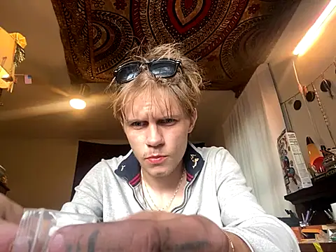 Snapshot of XanderOzzz chatting on October 21, 2025, 8:53 pm XanderOzzz online show from October 21, 2025, 8:53 pm