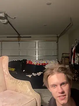 Snapshot of XanderOzzz chatting on October 30, 2025, 7:47 pm XanderOzzz online show from October 30, 2025, 7:47 pm