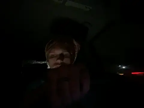 Snapshot of XanderOzzz chatting on November 2, 2025, 4:26 am XanderOzzz online show from November 2, 2025, 4:26 am