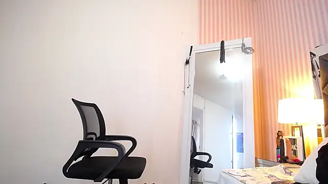 ViictoriaJones  online show from February 4, 2026, 12:22 pm