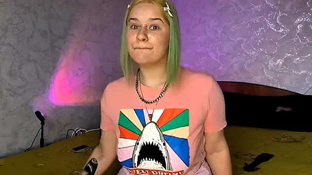 NeonNectar  online show from October 7, 2025, 1:52 pm