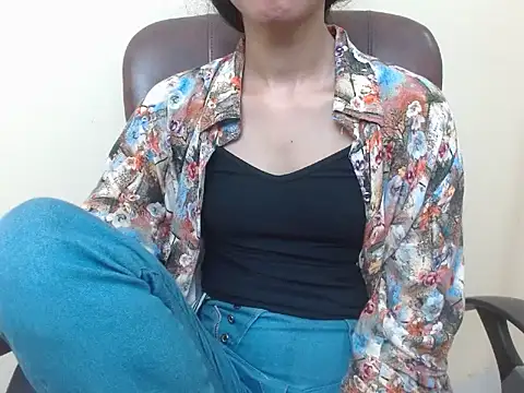 smallcuute online show from September 15, 2025, 9:31 am