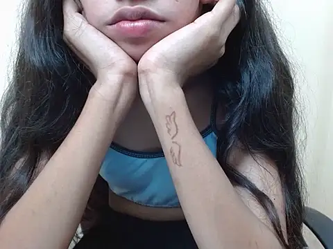 smallcuute online show from September 17, 2025, 10:33 pm