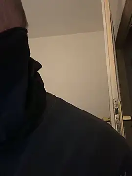 parka999 online show from October 14, 2025, 5:25 pm