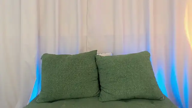 Snapshot of BlackEyesGirl chatting on September 14, 2025, 6:34 am BlackEyesGirl online show from September 14, 2025, 6:34 am