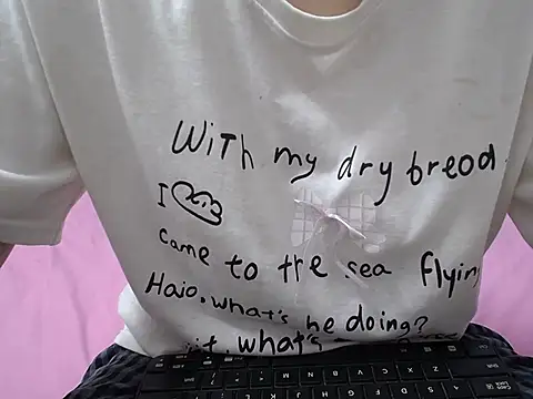 Lamoon 2k online show from November 5, 2025, 3:17 am