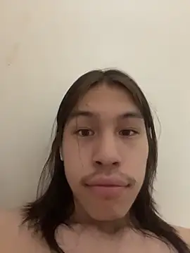 Snapshot of heytherepeoples717 chatting on December 18, 2025, 2:45 pm heytherepeoples717 online show from December 18, 2025, 2:45 pm