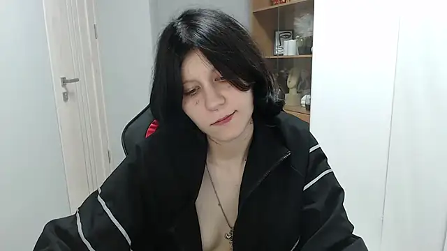 TinaQuiin online show from September 15, 2025, 8:03 am