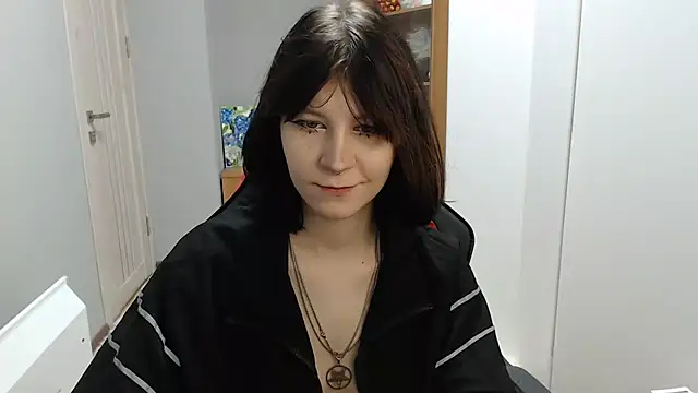 TinaQuiin online show from November 22, 2025, 8:35 am