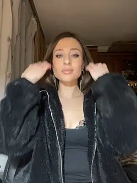 Snapshot of _shadylady_ chatting on October 7, 2025, 5:32 pm shadylady online show from October 7, 2025, 5:32 pm