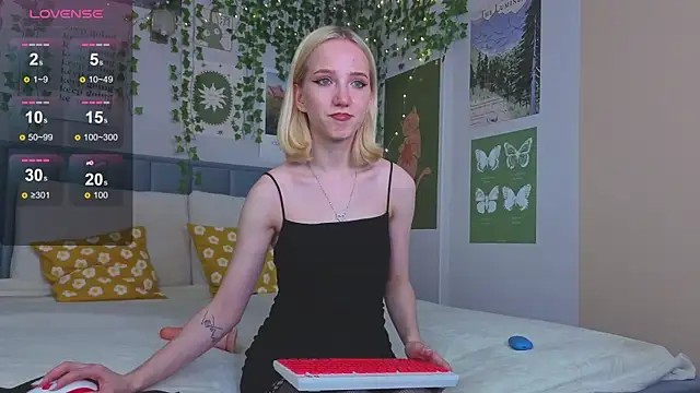 EmmaNovak online show from October 10, 2025, 12:26 pm