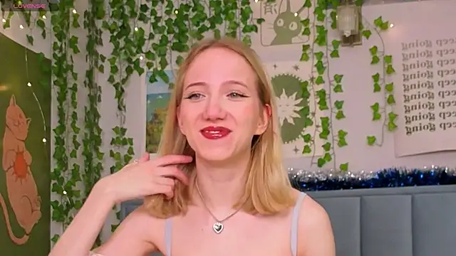 Snapshot of EmmaNovak chatting on January 6, 2026, 1:04 pm EmmaNovak online show from January 6, 2026, 1:04 pm