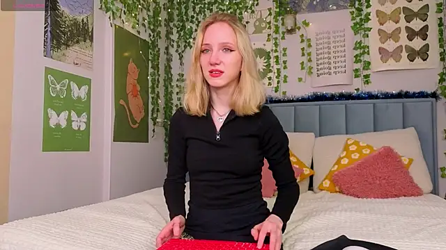 Snapshot of EmmaNovak chatting on January 9, 2026, 11:46 am EmmaNovak online show from January 9, 2026, 11:46 am