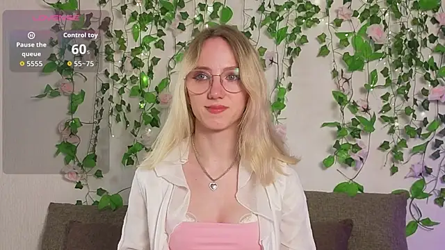 EmmaNovak online show from March 31, 2026, 11:05 pm