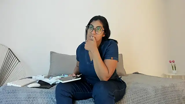  Miaa khalifa  online show from November 21, 2025, 12:37 pm