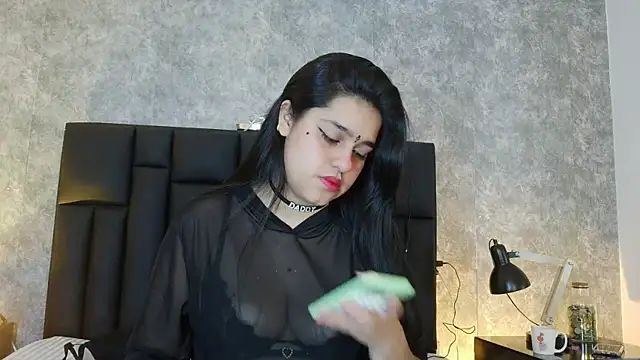 crystaldarliing online show from May 7, 2026, 2:55 pm