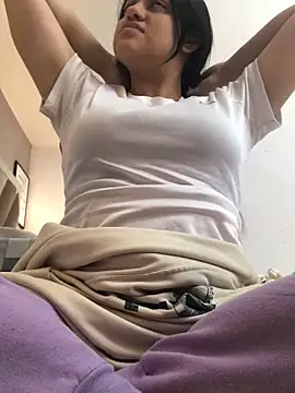 crystaldarliing online show from June 14, 2026, 1:14 am
