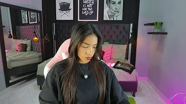 kitty collins  online show from October 28, 2025, 11:25 am