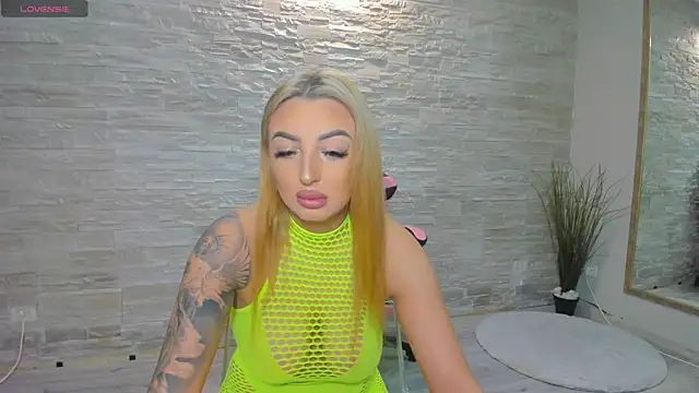 Snapshot of Lexi_Blazee chatting on October 14, 2025, 4:24 am Lexi Blazee online show from October 14, 2025, 4:24 am