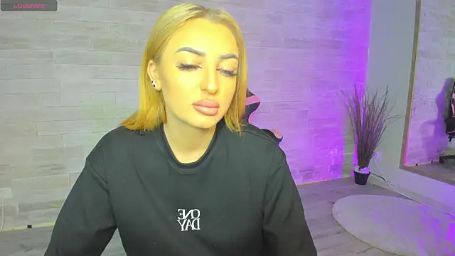 Snapshot of Lexi_Blazee chatting on October 21, 2025, 6:25 am Lexi Blazee online show from October 21, 2025, 6:25 am