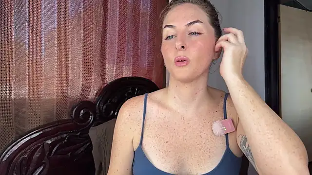 Snapshot of sexylittlefriend chatting on April 22, 2026, 3:24 pm sexylittlefriend online show from April 22, 2026, 3:24 pm