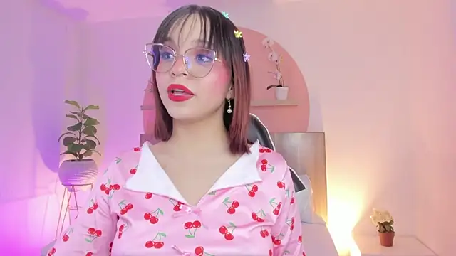 Clara Luu online show from May 9, 2026, 4:17 am