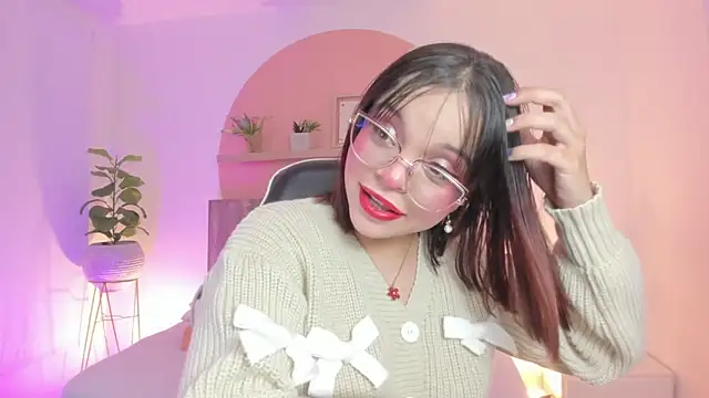 Clara Luu online show from May 10, 2026, 3:33 am