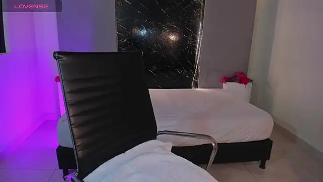 Hannacooper3 online show from October 9, 2025, 7:45 pm