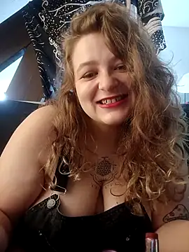 Snapshot of LilouCuriosity chatting on October 22, 2025, 11:21 am LilouCuriosity online show from October 22, 2025, 11:21 am